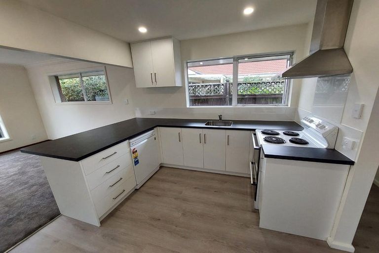 Photo of property in 9 Camberwell Place, Avonhead, Christchurch, 8042