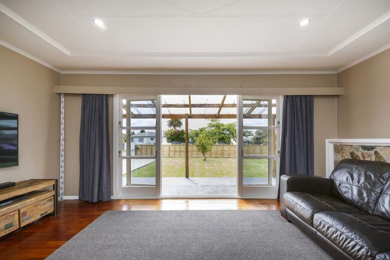 Photo of property in 24 Paisley Street, Mellons Bay, Auckland, 2014