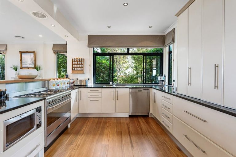 Photo of property in 36 Beauvoir Avenue, Matakatia, Whangaparaoa, 0930