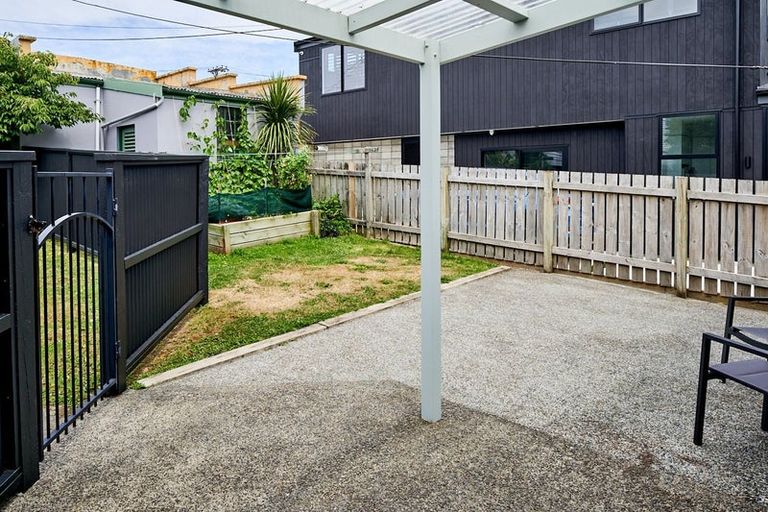 Photo of property in 10 Helen Street, Brooklyn, Wellington, 6021