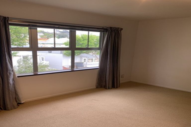Photo of property in 8p Finlay Terrace, Mount Cook, Wellington, 6021