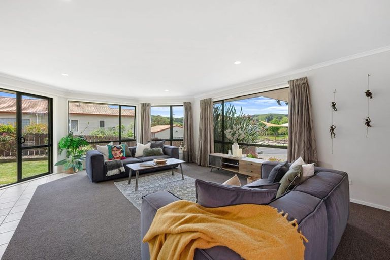 Photo of property in 38 Cabeleigh Drive, Helensville, 0800