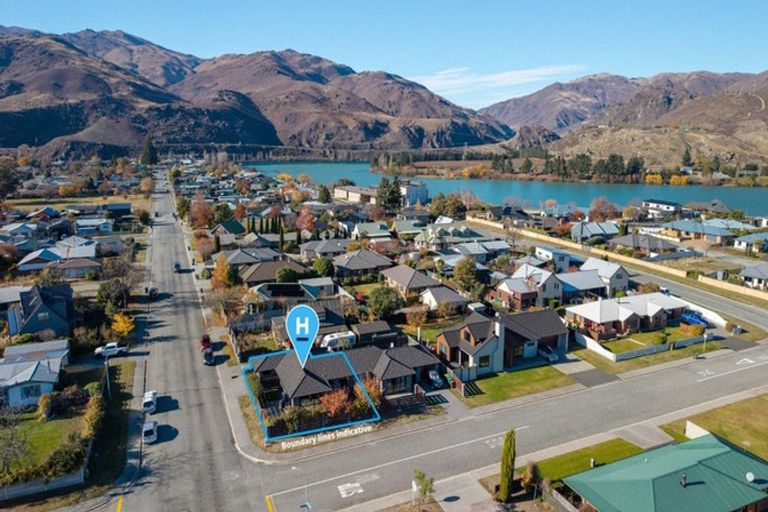 Photo of property in 90 Inniscort Street, Cromwell, 9310