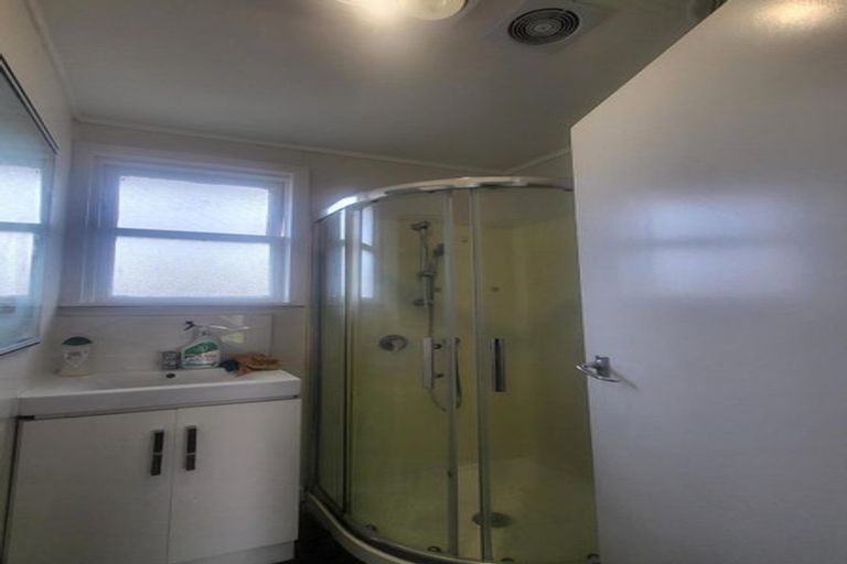 Photo of property in 70 Cambridge Terrace, Papatoetoe, Auckland, 2025