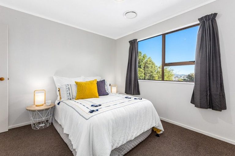 Photo of property in 11 Cleat Street, Whitby, Porirua, 5024