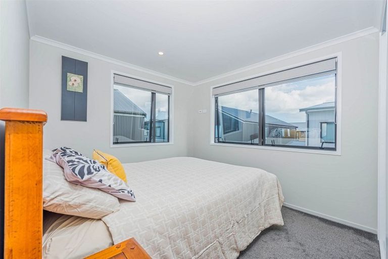Photo of property in 14 Wai Place, Westgate, Auckland, 0614