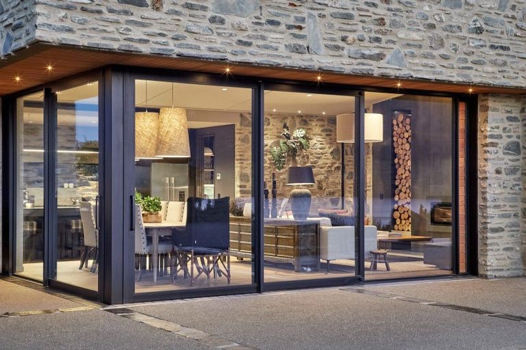 Photo of property in 12 Minaret Ridge, Wanaka, 9305