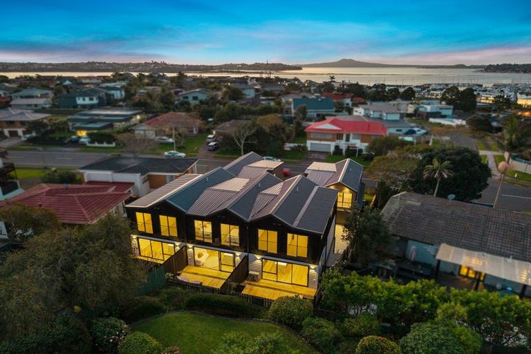 Photo of property in 10b Prince Regent Drive, Half Moon Bay, Auckland, 2012