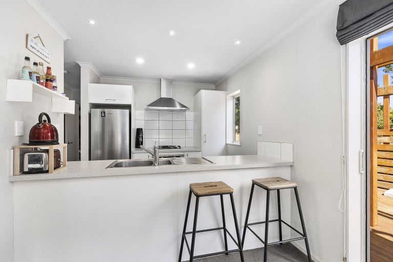 Photo of property in 16u7 Black Rock Road, Newlands, Wellington, 6037