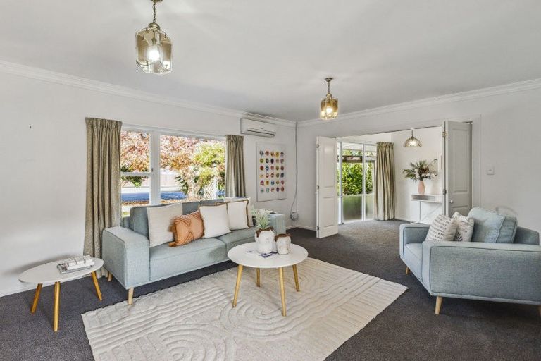 Photo of property in 6 Walton Avenue, Waikanae, 5036