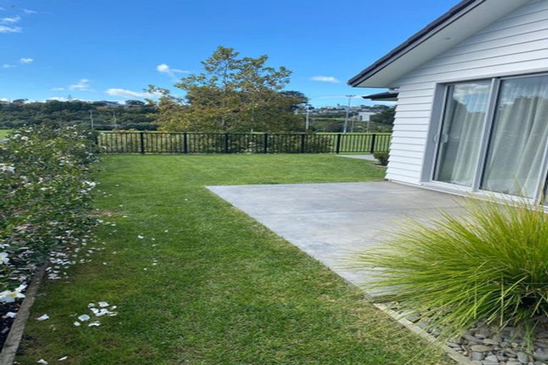 Photo of property in 3 Pae Moana Place, Stanmore Bay, Whangaparaoa, 0932