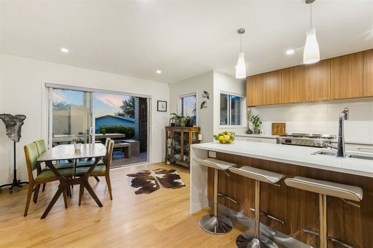 Photo of property in 2 Miran Lane, Red Beach, 0932