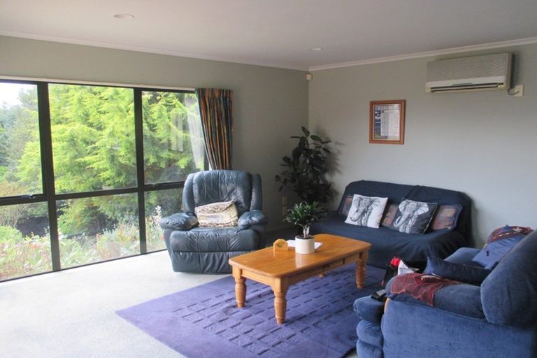 Photo of property in 19 Greenwood Place, Fitzherbert, Palmerston North, 4410
