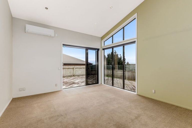 Photo of property in 26 Aspiring Terrace, Aotea, Porirua, 5024
