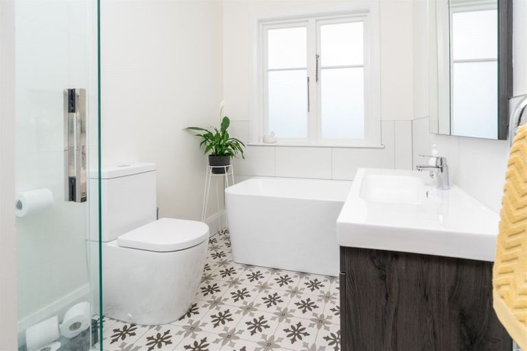 Photo of property in 5 Putnam Street, Northland, Wellington, 6012