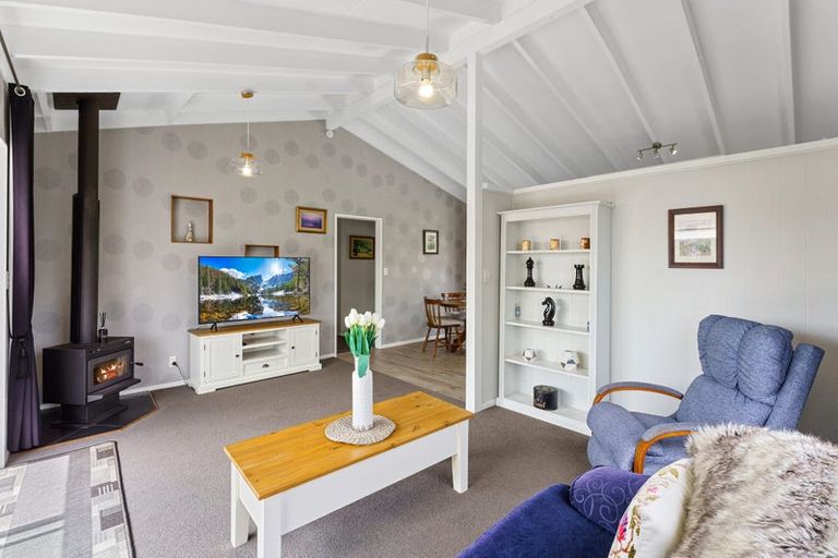 Photo of property in 24a He Awa Crescent, Waikanae, 5036