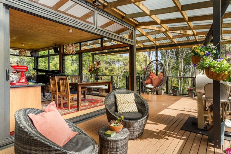 Photo of property in 77 Huia Road, Titirangi, Auckland, 0604