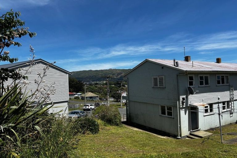 Photo of property in 7a-7b Devon Place, Cannons Creek, Porirua, 5024