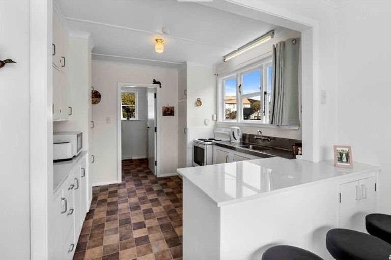 Photo of property in 17 Hewer Crescent, Naenae, Lower Hutt, 5011