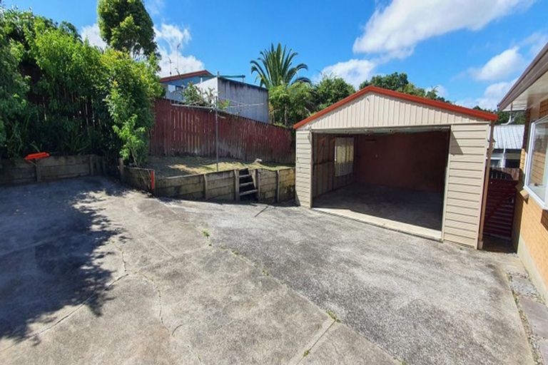 Photo of property in 11 Kearney Place, Massey, Auckland, 0614