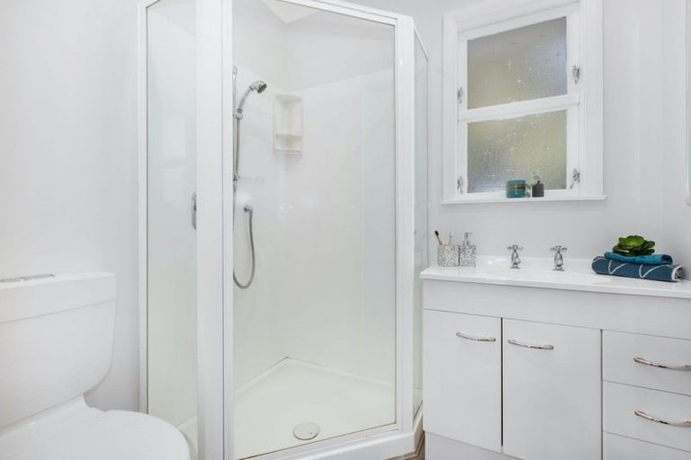 Photo of property in 13f1 Luckie Street, Tawa, Wellington, 5028