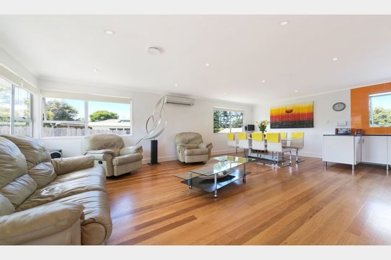 Photo of property in 73 Oreil Avenue, West Harbour, Auckland, 0618