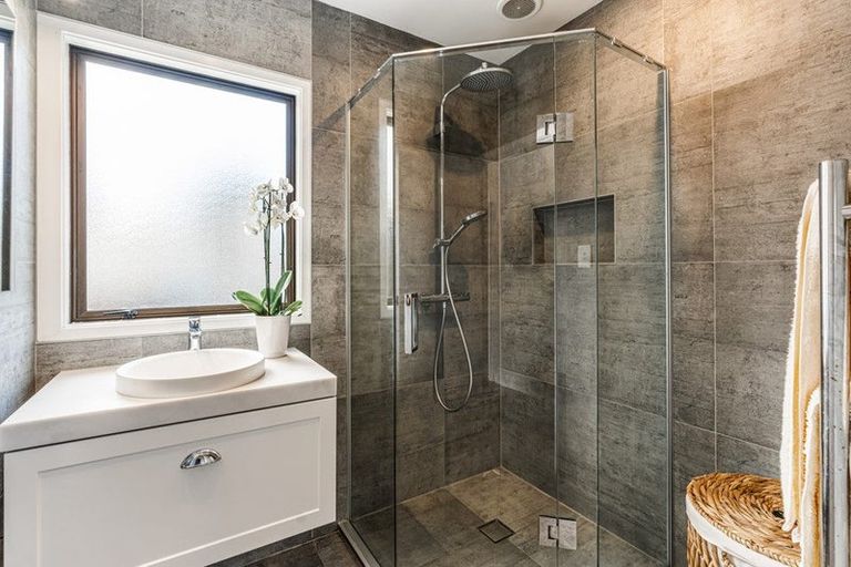 Photo of property in 22 Derwent Crescent, Titirangi, Auckland, 0604