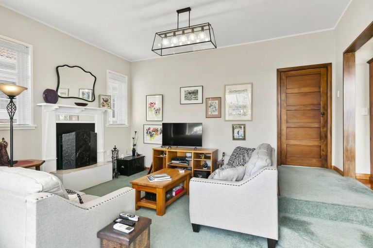 Photo of property in 122 Cashmere Avenue, Khandallah, Wellington, 6035