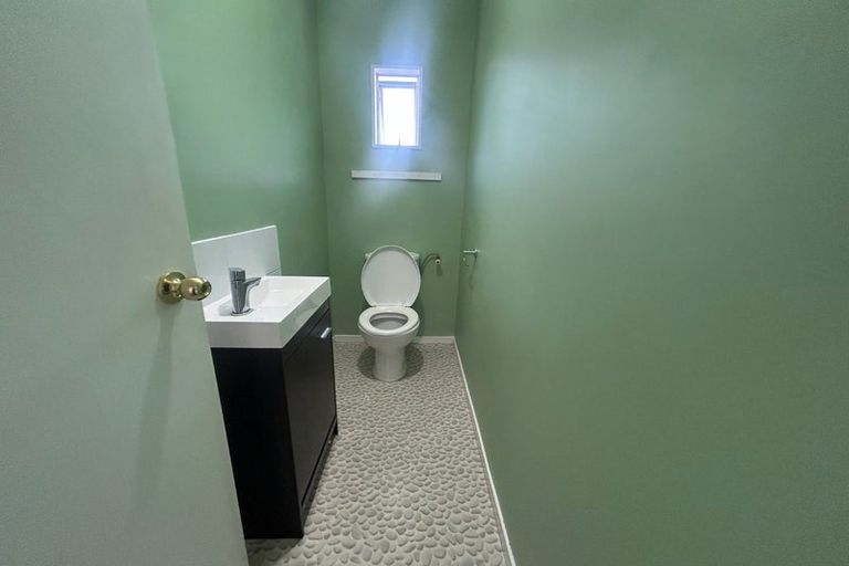 Photo of property in 100a Astley Avenue, New Lynn, Auckland, 0600