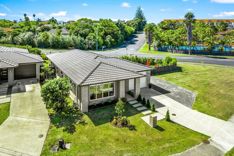 Photo of property in 2 Maylee Crescent, Gulf Harbour, Whangaparaoa, 0930