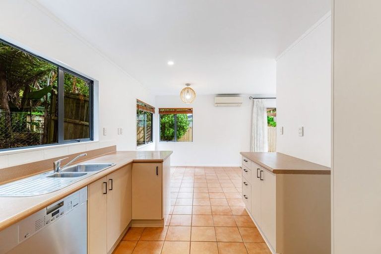Photo of property in 9b View Road, Glenfield, Auckland, 0627
