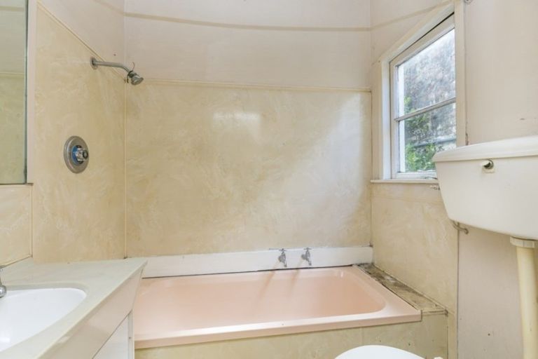 Photo of property in 21 Sugarloaf Road, Brooklyn, Wellington, 6021