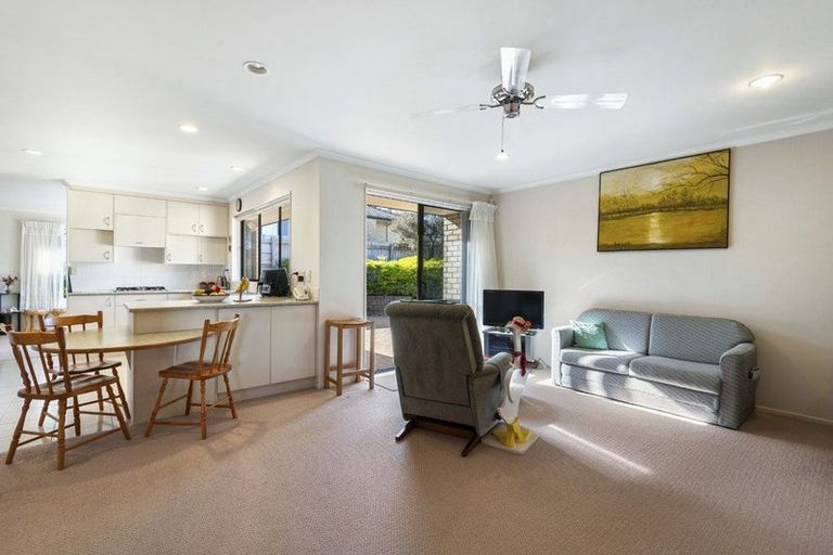 Photo of property in 17 Bundoran Way, Pinehill, Auckland, 0632