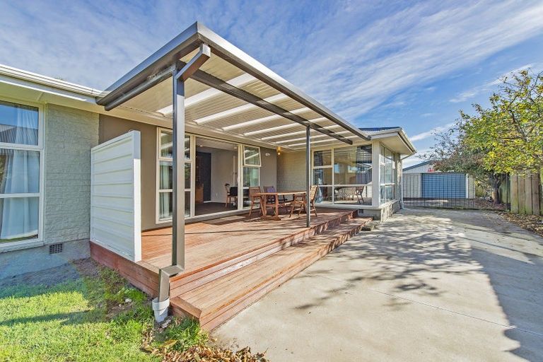 Photo of property in 15 Frensham Crescent, Woolston, Christchurch, 8062