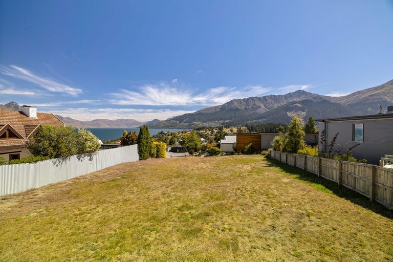 Photo of property in 10 Cypress Court, Kelvin Heights, Queenstown, 9300