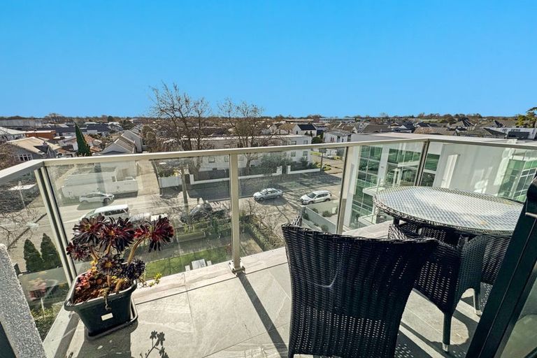 Photo of property in 402/18 Carlton Mill Road, Merivale, Christchurch, 8014