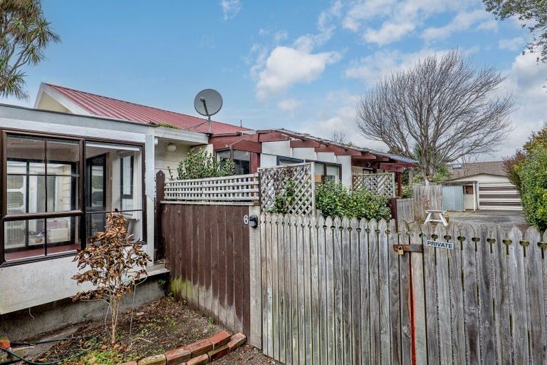 Photo of property in 6 Malabar Crescent, Broomfield, Christchurch, 8042