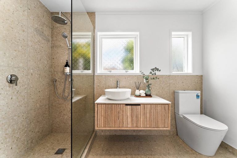 Photo of property in 99 Matipo Road, Te Atatu Peninsula, Auckland, 0610