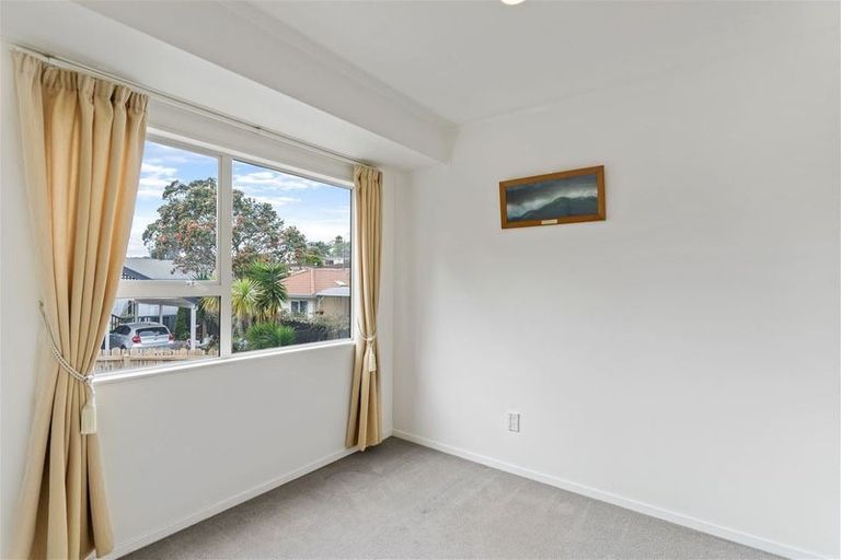 Photo of property in 51 Barbados Drive, Unsworth Heights, Auckland, 0632