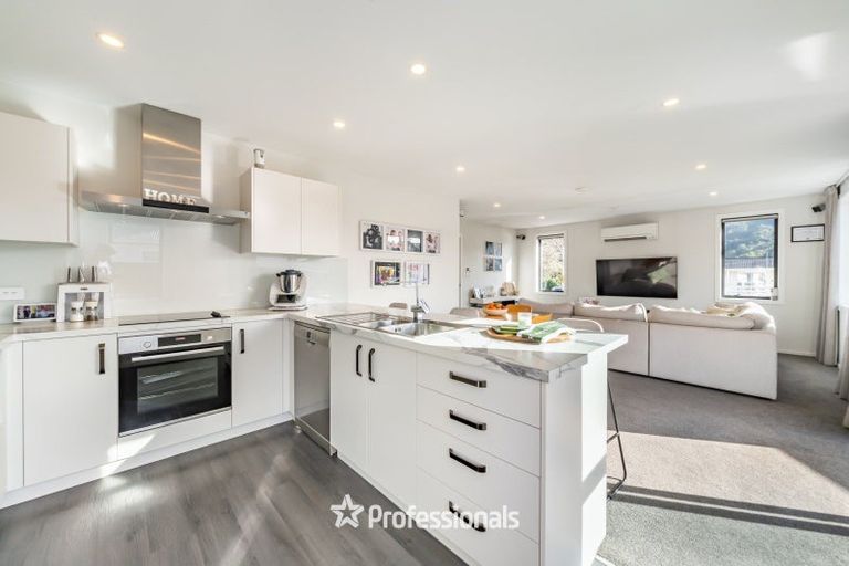 Photo of property in 393 Stokes Valley Road, Stokes Valley, Lower Hutt, 5019