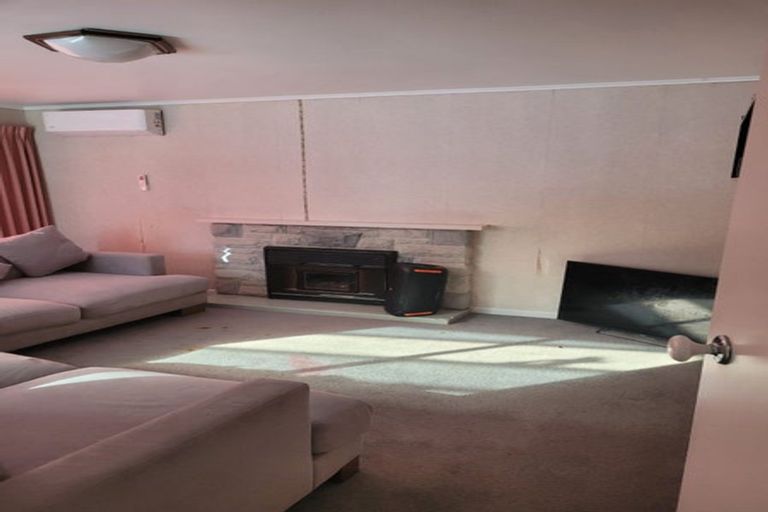 Photo of property in 15 Tiki Street, New Lynn, Auckland, 0600