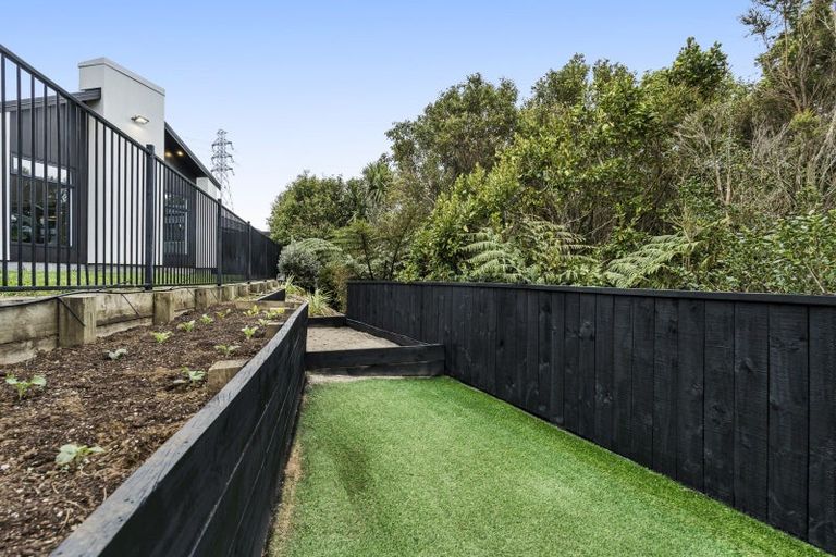 Photo of property in 28 Honeyfield Drive, Whalers Gate, New Plymouth, 4310
