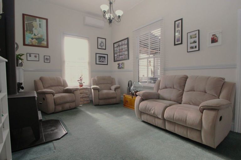 Photo of property in 26 Ross Street, Woodville, 4920