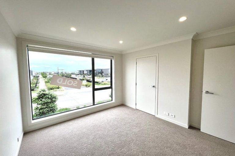 Photo of property in 10 Park Green Avenue, Rosehill, 2113