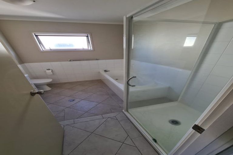 Photo of property in 38 Verdale Circle, Glen Eden, Auckland, 0602