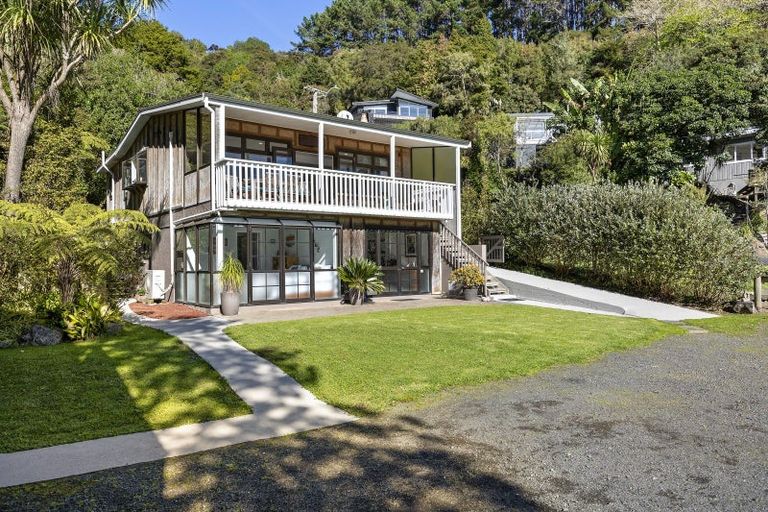Photo of property in 6 Te Papa Road, Kawakawa Bay, Papakura, 2585