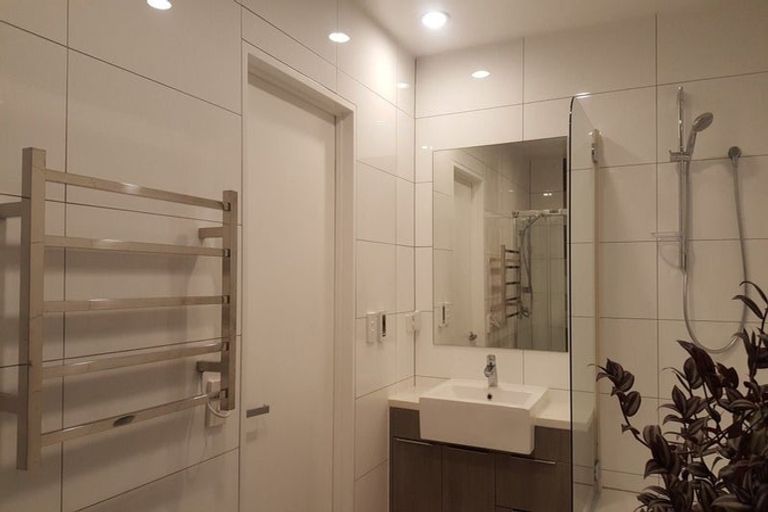 Photo of property in Apollo Apartments, 201/46 Rosedale Road, Rosedale, Auckland, 0632