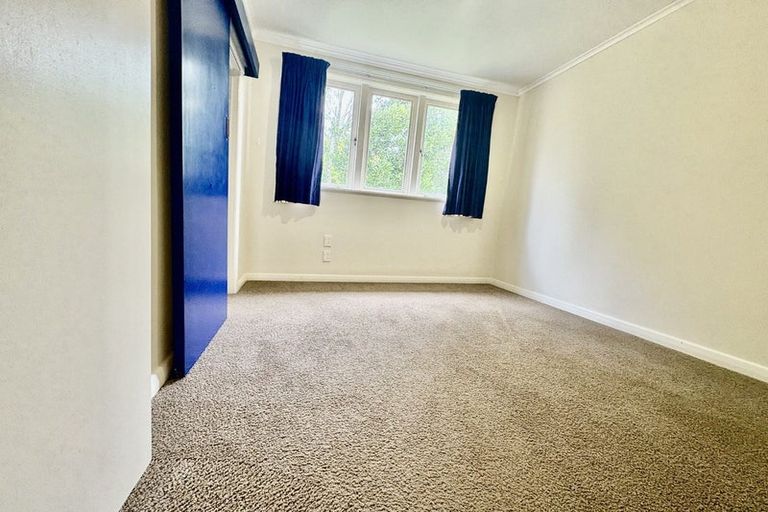 Photo of property in 2/24 Garadice Road, Rothesay Bay, Auckland, 0630