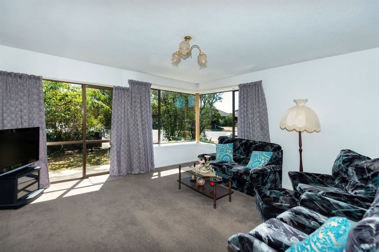 Photo of property in 1/7 Lydbury Place, Parklands, Christchurch, 8083