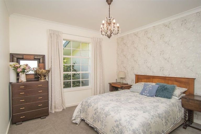 Photo of property in 72 Timaru Road, Waimate, 7924